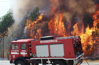 Resultado de imagem para 121 Bombeiros feridos em apenas 2 semanas