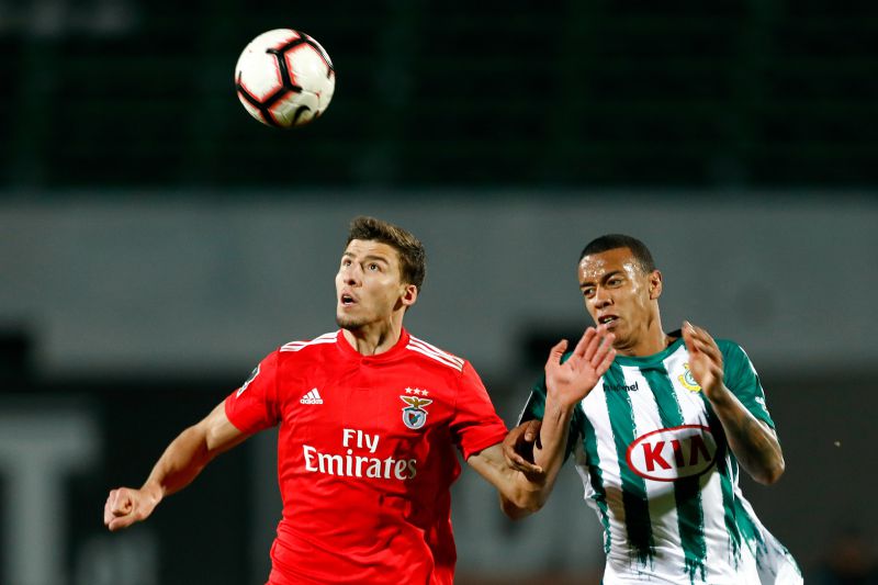 Benfica vence Setúbal e recupera liderança da Liga