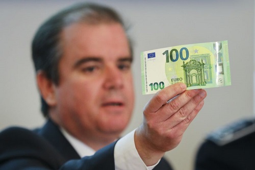 Sociedade | Novas notas de 100 e 200 euros entram em circulação