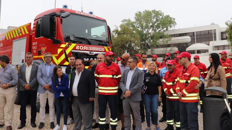 Algarve | Viatura de combate a incêndios entregue aos Bombeiros de Albufeira