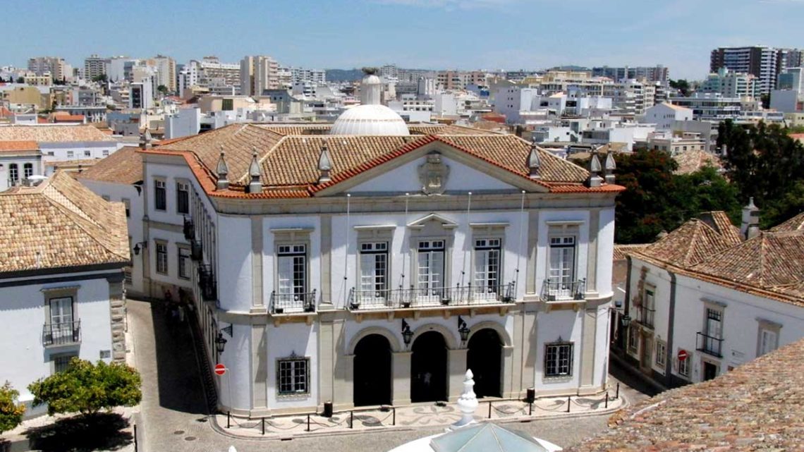 Faro | Investimento de 245 mil na repavimentação de caminho municipal