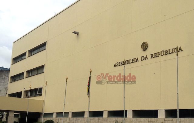 Moçambique | Assembleia da República revê união de facto para “comunhão plena de vida pelo período de tempo superior a 3 anos”