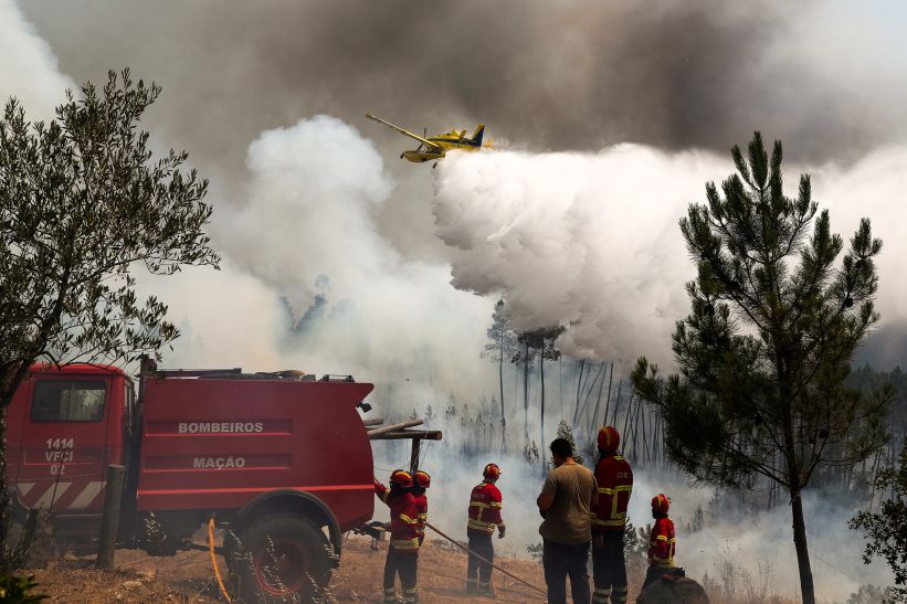 Judiciária já recolheu elementos de natureza criminosa sobre fogo da Sertã. Chamas continuam perto de várias aldeias