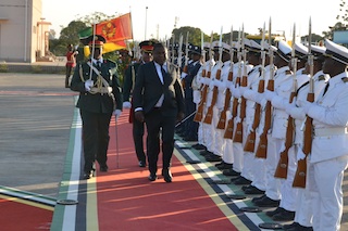 Moçambique | Nyusi em Portugal para dinamizar comércio mas terá de lidar com o desaparecimento de Sebastião