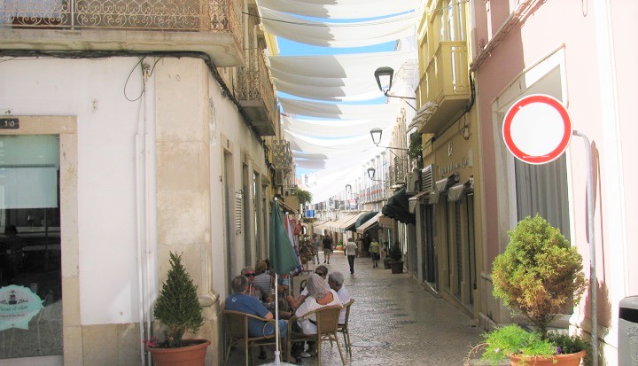 Algarve | Comércio de Loulé mais animado