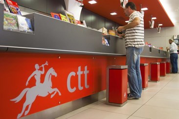 Trabalhadores dos CTT em greve a partir da meia noite