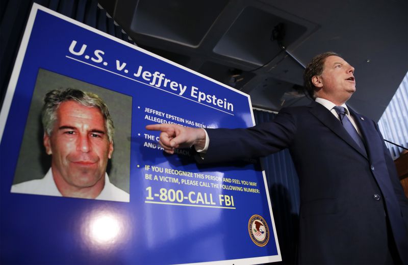Mundo | Magnata norte-americano Jeffrey Epstein, acusado de abuso de menores, encontrado morto na sua cela