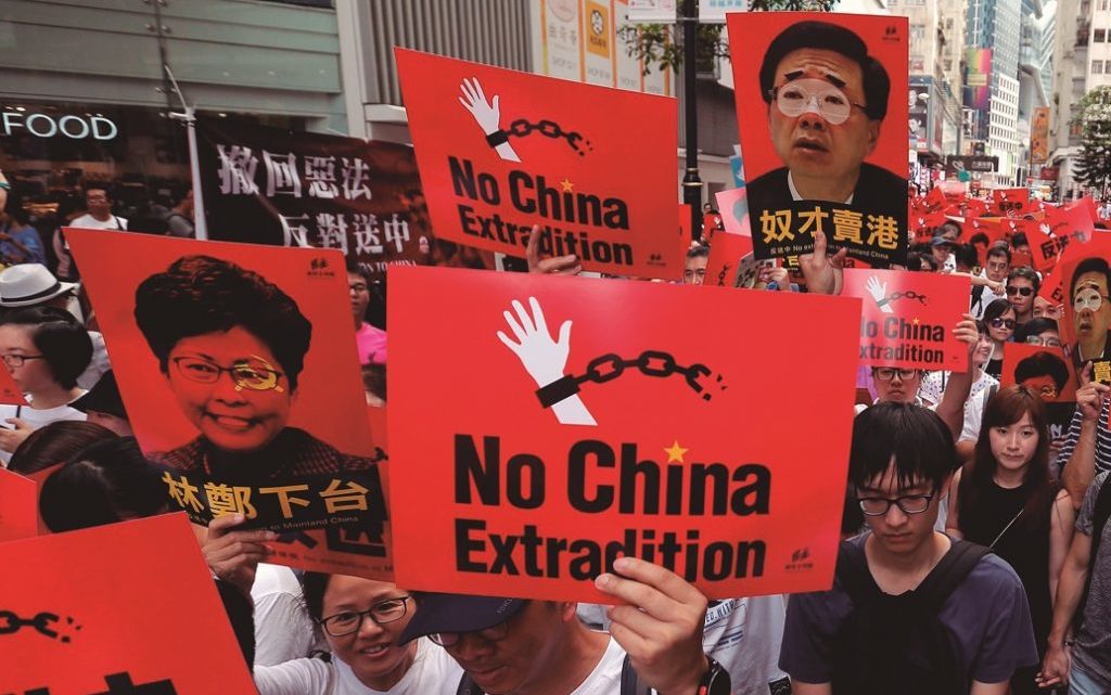 Mundo | Em Hong Kong, multidão rejeita extradição de opositores