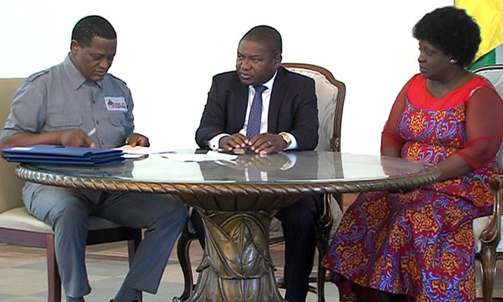 Moçambique | Nyusi tira “capim comprido” do Instituto Nacional de Estatística