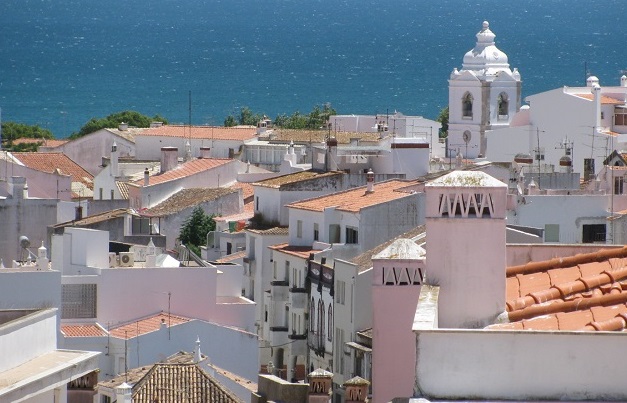Algarve | Donos de prédios arrendados podem pedir redução do IMI