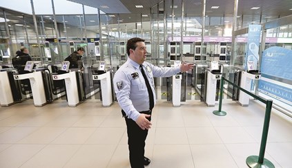 Funcionária da TAP detida por suspeitas de tráfico humano e emigração ilegal