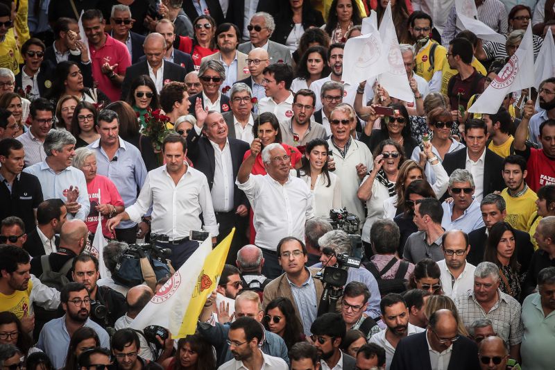 Política | “Não estava não. É mentira!” António Costa exalta-se e chama “mentiroso” a homem que o acusou de tirar férias durante os fogos de Pedrógão Grande