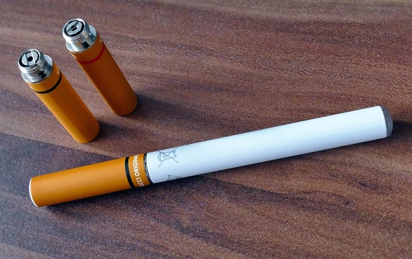 Cigarros eletrónicos e o tabaco aquecido possuem tóxicos que não existem nos cigarros tradicionais, afirma especialista