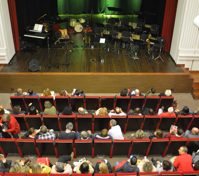No Teatro Stephens em janeiro, Concertos de Ano Novo, Momo e The Black Mamba e teatro infantil