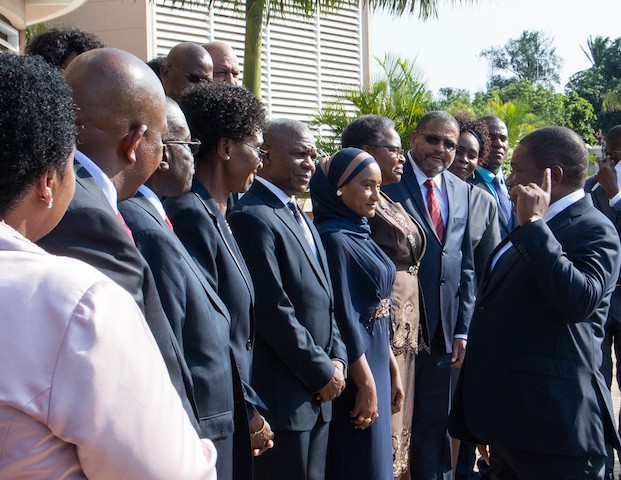 Empossados primeiros governadores provinciais eleitos em Moçambique… que ainda podem ser demitidos pelo Presidente da República