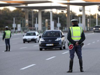 GNR detém em Alcabideche jovem de 25 anos, já referenciado, por fuga em contramão na autoestrada