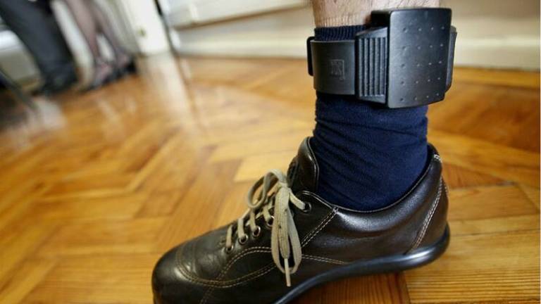 Pulseira eletrónica por prática de violência doméstica