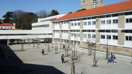 Escola do Porto evacuada “por precaução” após “acumulação de gases” no refeitório