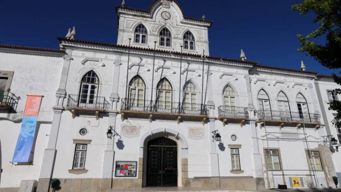 Câmara Municipal de Évora assina contrato para implementação do “Laboratório Vivo para a Descarbonização”