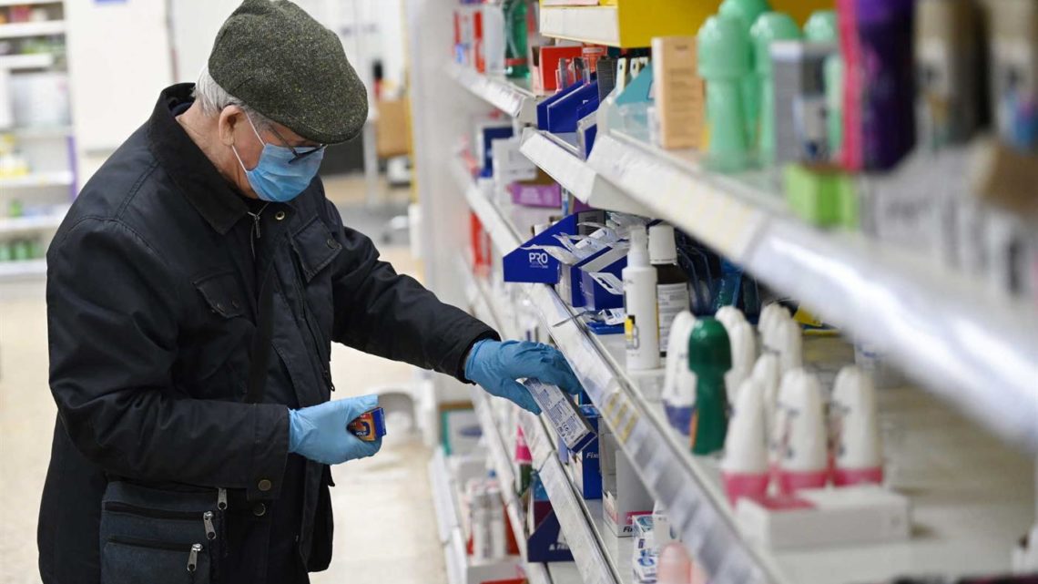 Grupos de entreajuda distribuem comida e medicamentos a quem não pode sair de casa