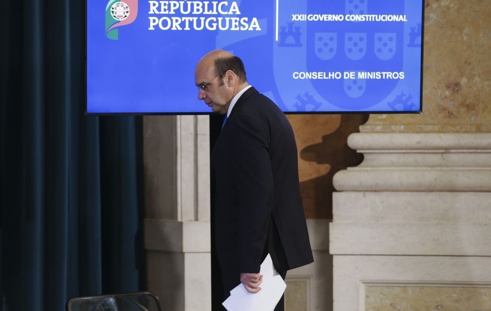 Governo estuda soluções para garantir conteúdos para todos os alunos no 3.º período