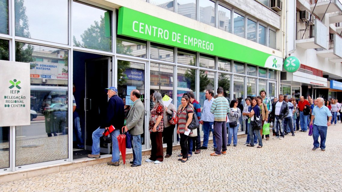 Número de desempregados inscritos em Março sobe 3% homólogos e 8,9% em cadeia
