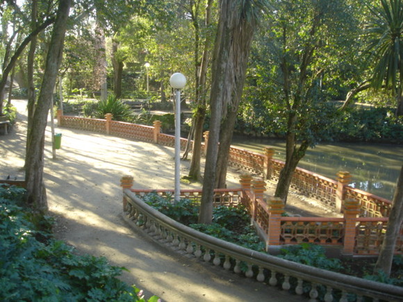 MANUTENÇÃO DE JARDINS E ESPAÇOS VERDES , OBRAS MUNICIPAIS PROSSEGUEM E ATIVADA ISENÇÃO DA TARIFA DE RESÍDUOS URBANOS