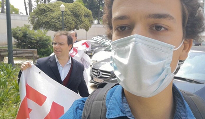 Dia da Liberdade? Jovem repórter identificado pela Polícia por filmar Protestos no 25 de Abril