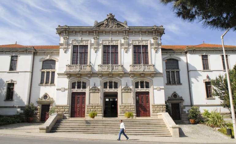 Encontro entre Município de Leiria e Associações de Pais e Encarregados de Educação define soluções para apoiar alunos e famílias no ensino à distância