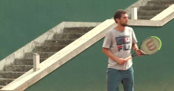 Tenista Pedro Sousa triste pela paragem, mas confiante para o regresso