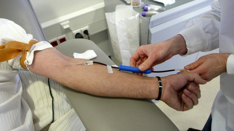 Reservas de sangue caíram 40%. Dadores estão a ser chamados por SMS