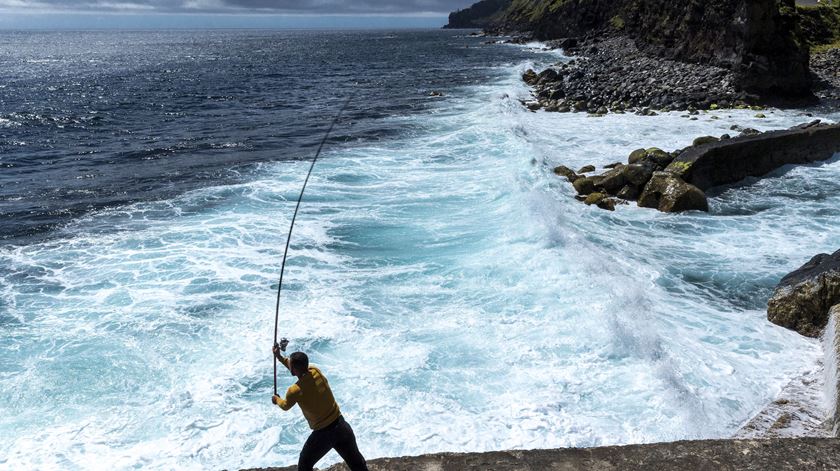 Pescador morre em São Martinho do Porto após cair ao mar