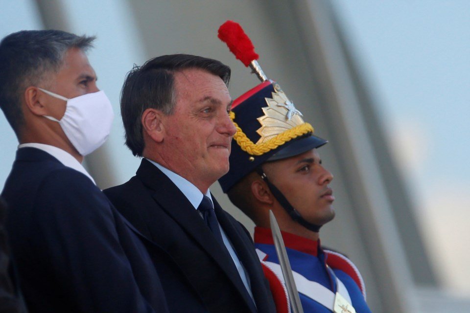 Bolsonaro ameaça retirar país da Organização Mundial da Saúde