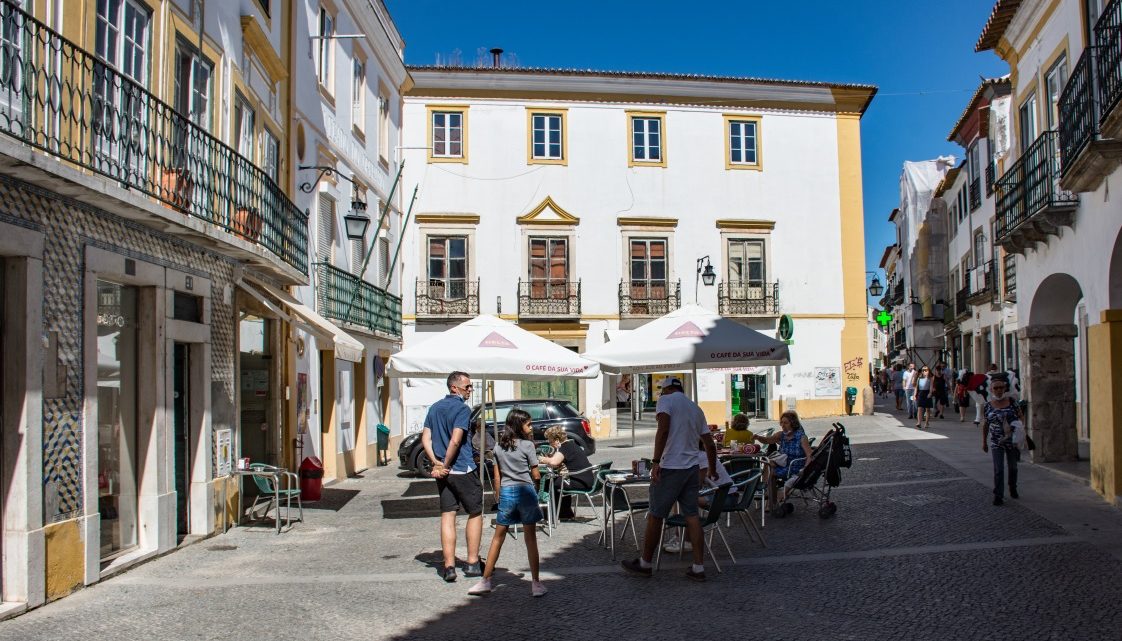 Évora | Câmara Municipal toma medidas para melhorar a circulação pedonal na Rua João de Deus