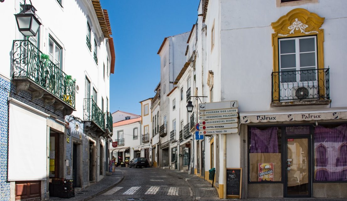 Câmara Municipal de Évora testa nova zona pedonal na Rua de Aviz