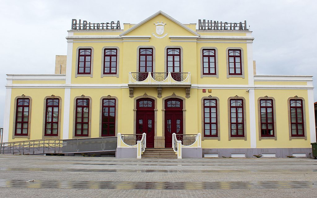 Biblioteca Municipal João Grave assinalou o 75º Aniversário da ONU iluminando-se de azul