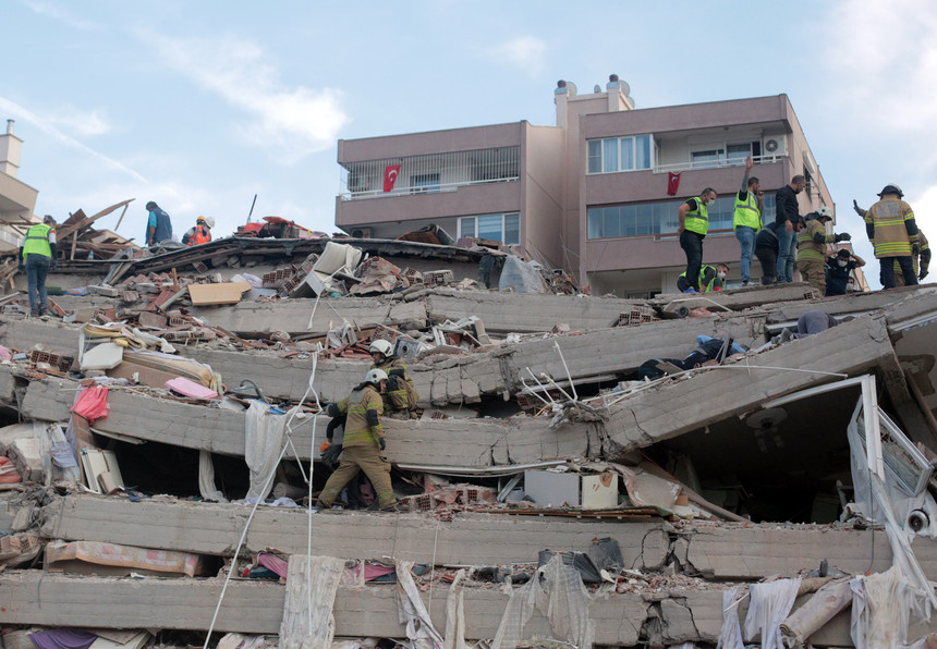 Número de vítimas de sismo na Grécia e Turquia sobe para 19 mortes e 709 feridos