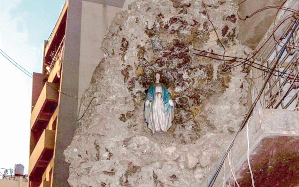 Em Beirute, imagens intactas de Nossa Senhora das Graças