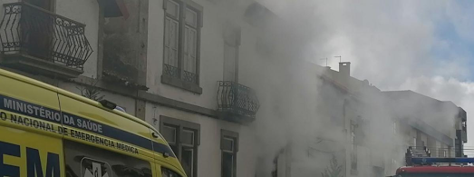 Incêndio em casa no centro da Guarda combatido pelos bombeiros