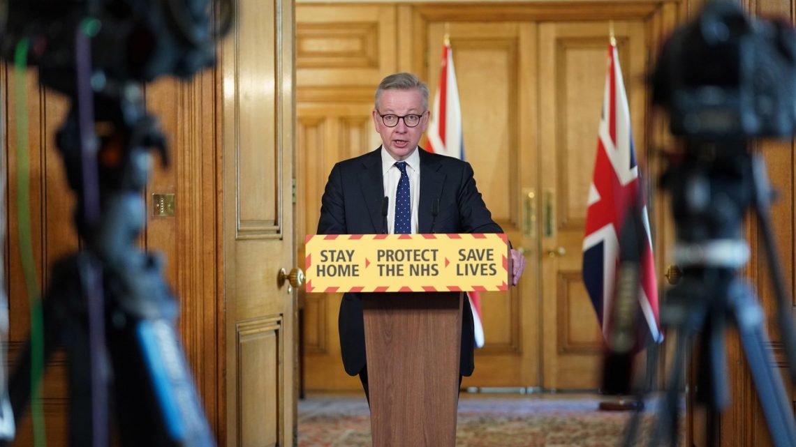 Hospitais de Inglaterra correm risco de saturação, adverte ministro
