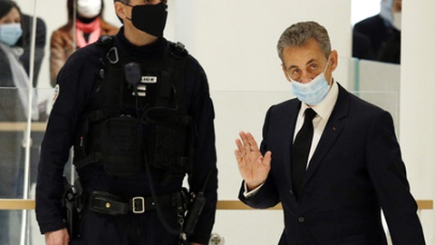Processo por corrupção do ex-PR francês Nicolas Sarkozy é retomado hoje