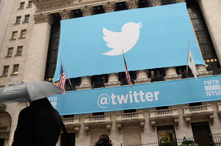 Twitter suprime 70 mil contas de movimento conspiracionista pro-Trump