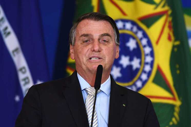 “Vão chorar até quando?”, questiona Bolsonaro na pior fase da pandemia no Brasil