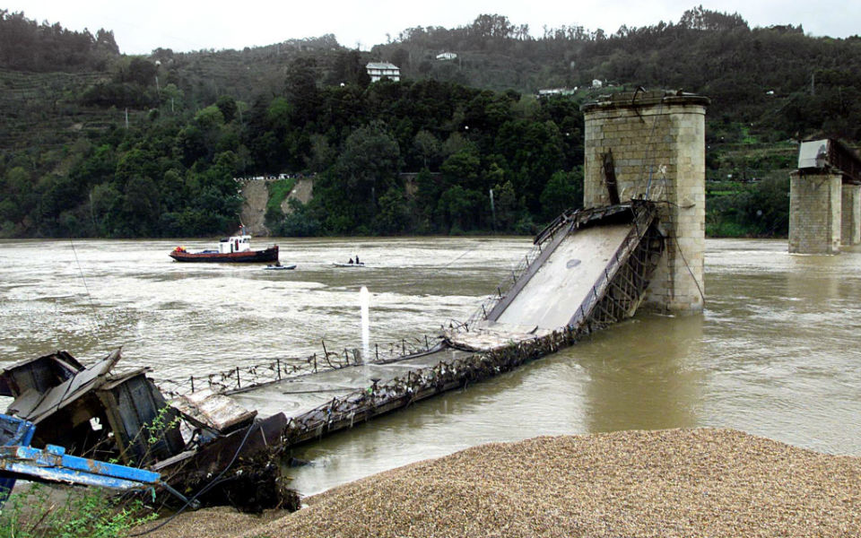 Memória de uma ponte que se desfez e ceifou 59 vidas