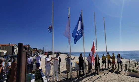 Praia do Pedrógão volta a hastear duas Bandeiras Azuis