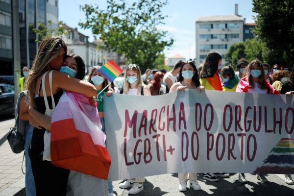 Centenas de pessoas participaram na Marcha do Orgulho Gay no Porto