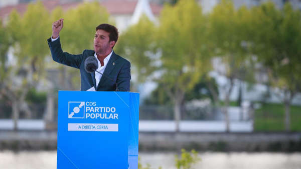 Líder do CDS-PP chama “ignorantes radicais” e “autores morais” de crimes culturais a figuras da esquerda