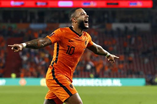 Rapaz de 13 anos banido dos estádios por cinco anos por “selfie” com Depay