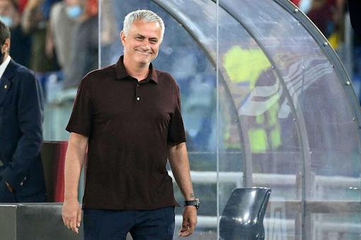 José Mourinho celebra milésimo jogo da carreira com 638.º triunfo