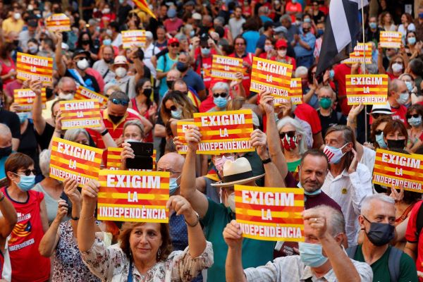 Milhares de pessoas nas ruas de Barcelona pela independência da Catalunha